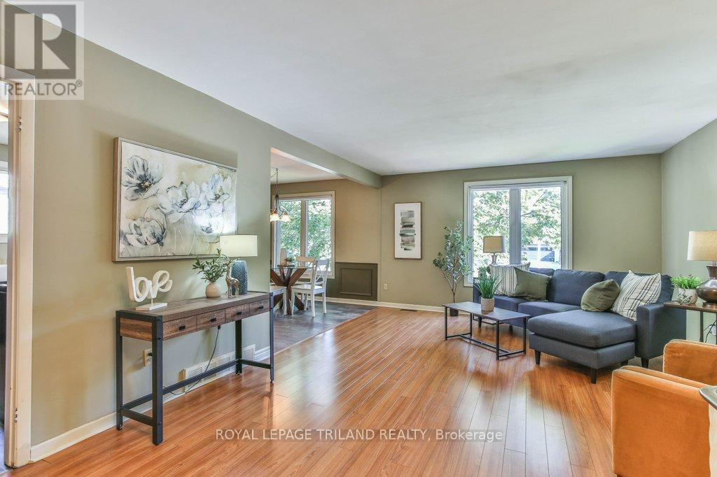 41 Fox Mill Court, London South (South N), ON - Indoor Photo Showing Living Room