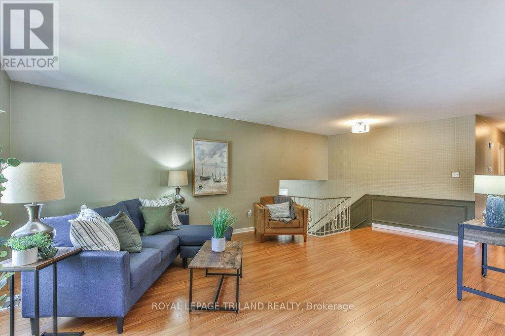 41 Fox Mill Court, London South (South N), ON - Indoor Photo Showing Living Room