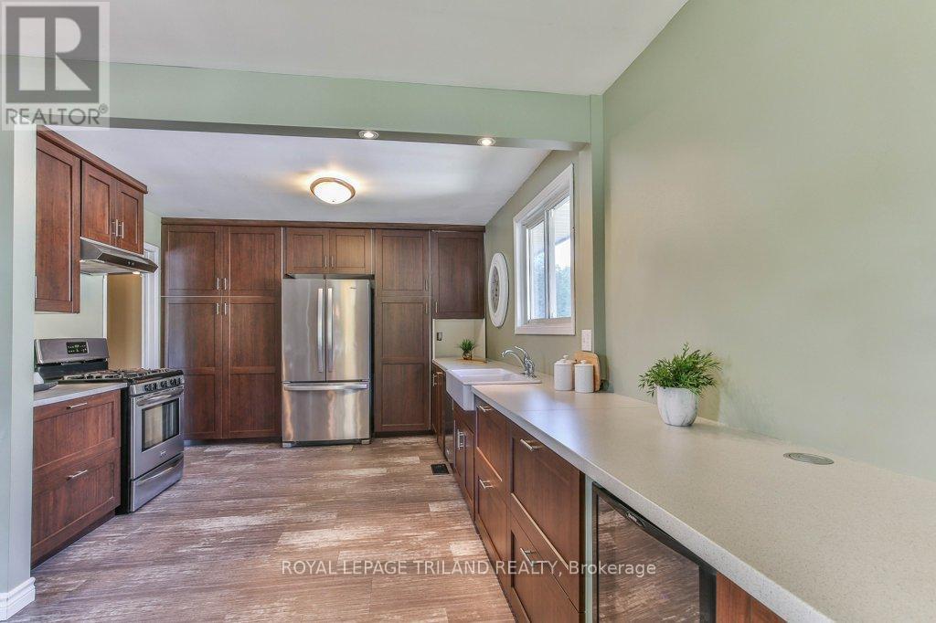 41 Fox Mill Court, London South (South N), ON - Indoor Photo Showing Kitchen