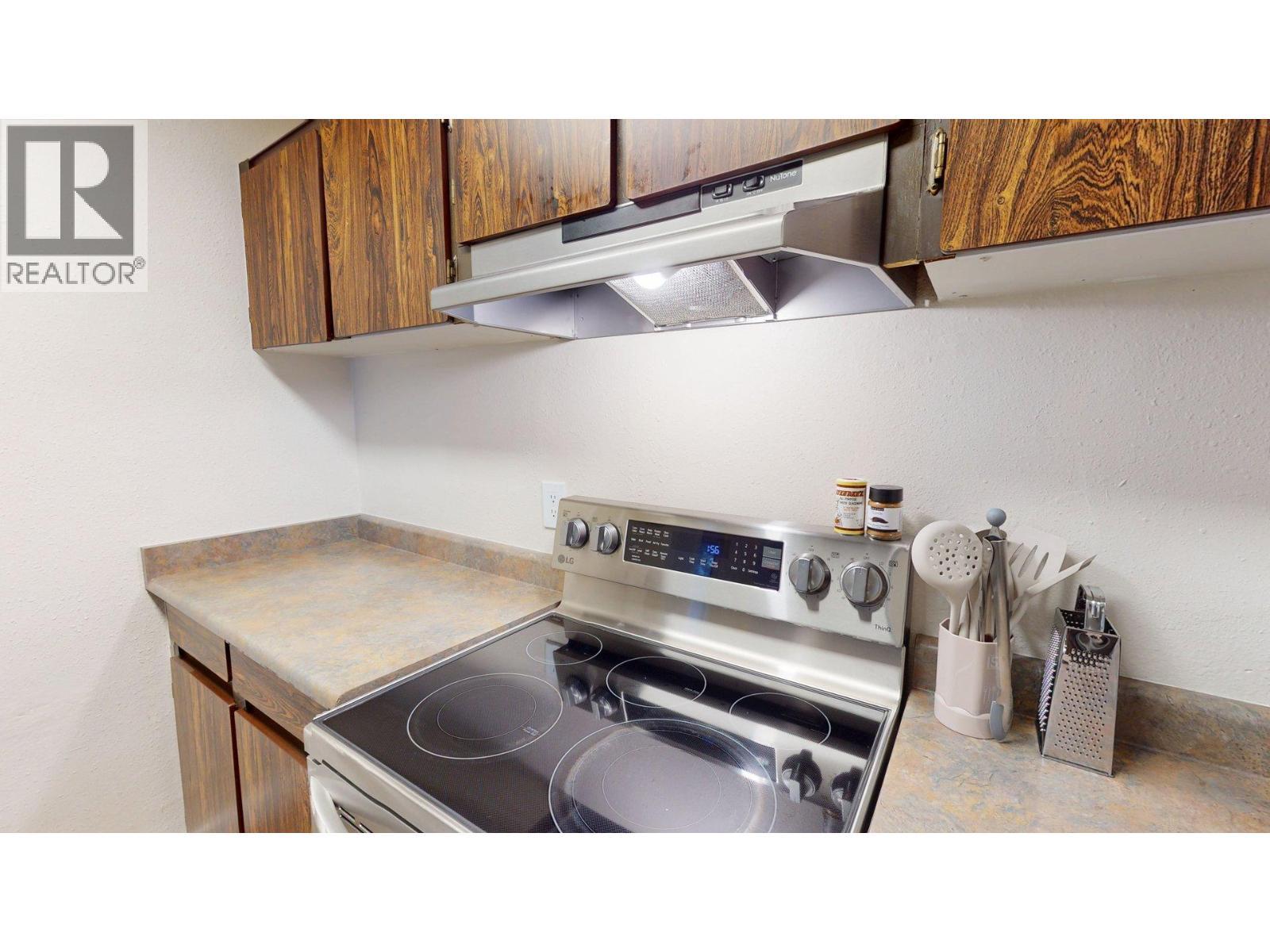 1802 Alpine Drive Unit# 302B, Elkford, BC - Indoor Photo Showing Kitchen