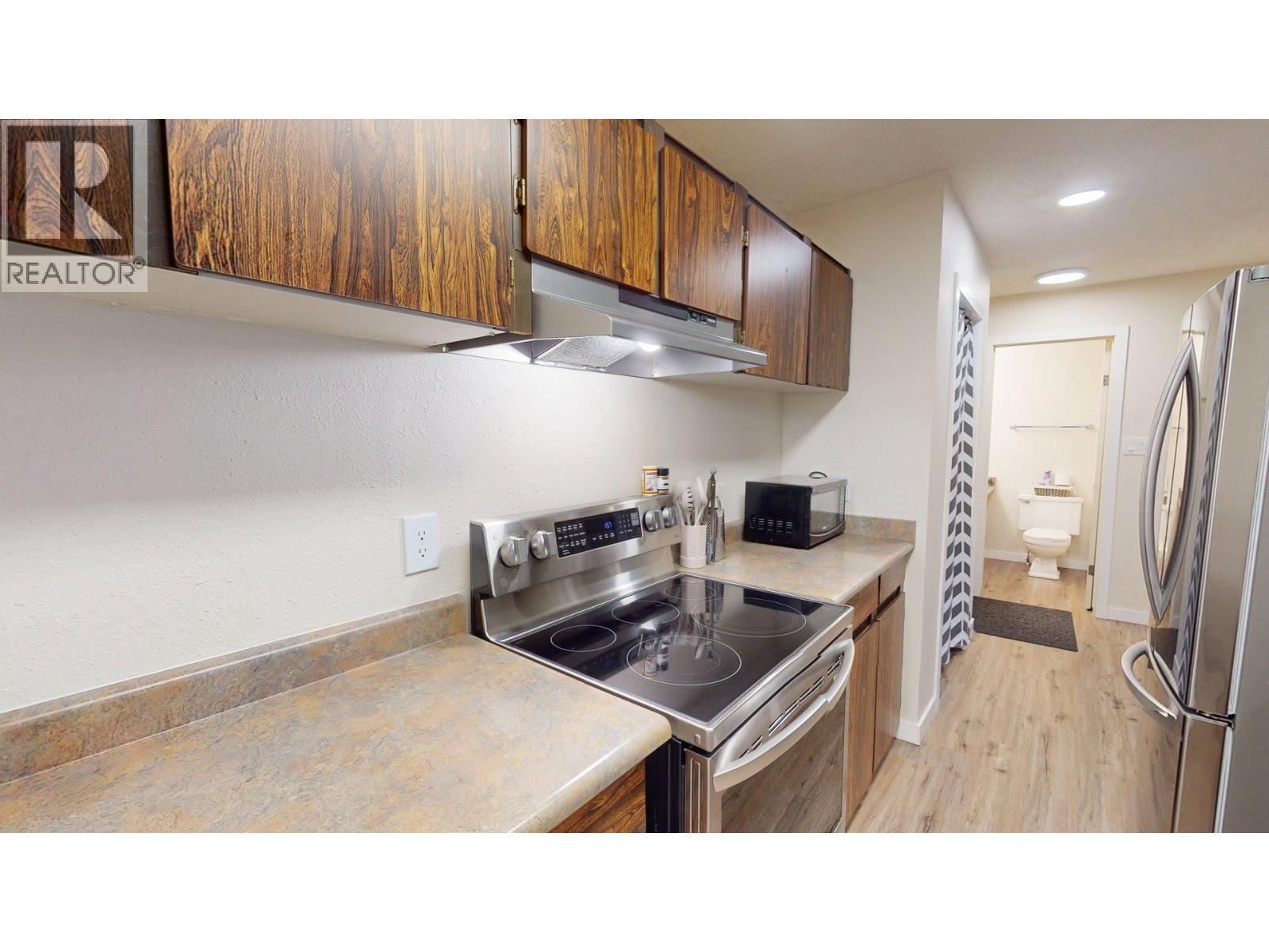 1802 Alpine Drive Unit# 302B, Elkford, BC - Indoor Photo Showing Kitchen