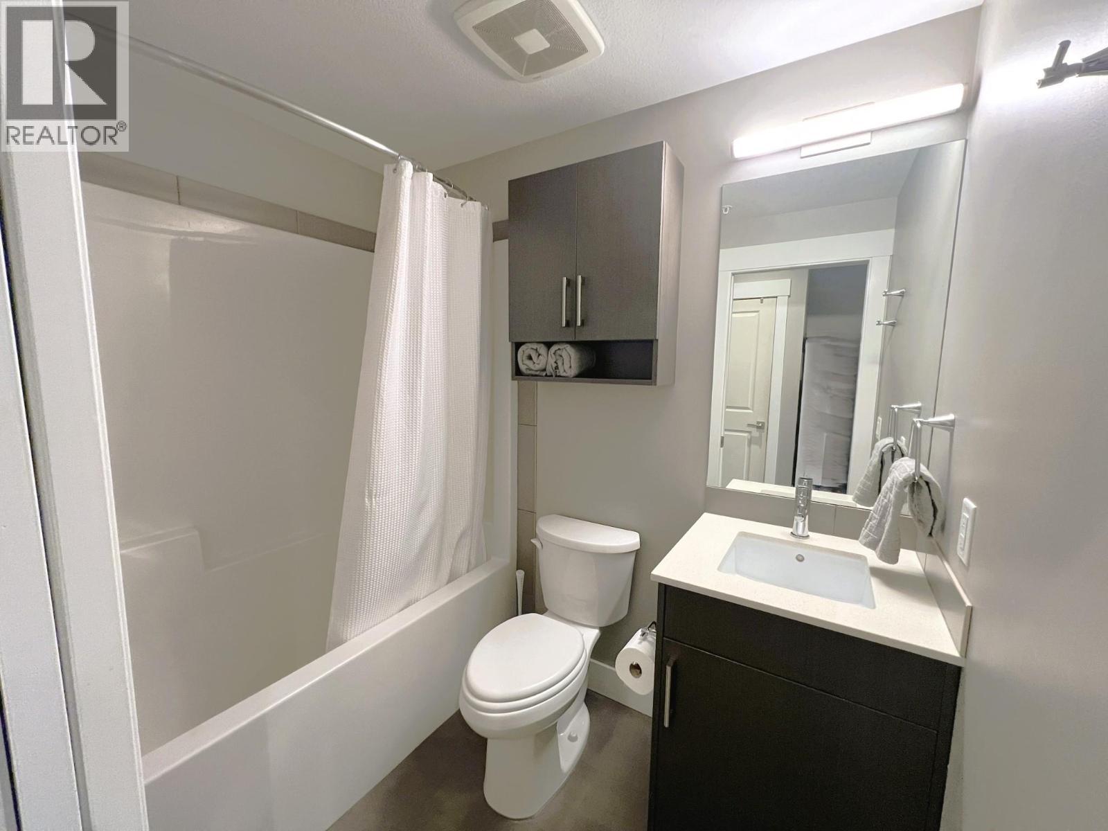 3 Piece - 925 Leon Avenue Unit# 407, Kelowna, BC - Indoor Photo Showing Bathroom