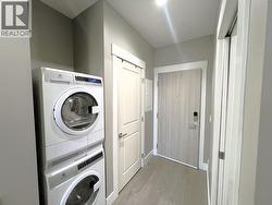 Laundry / Foyer -