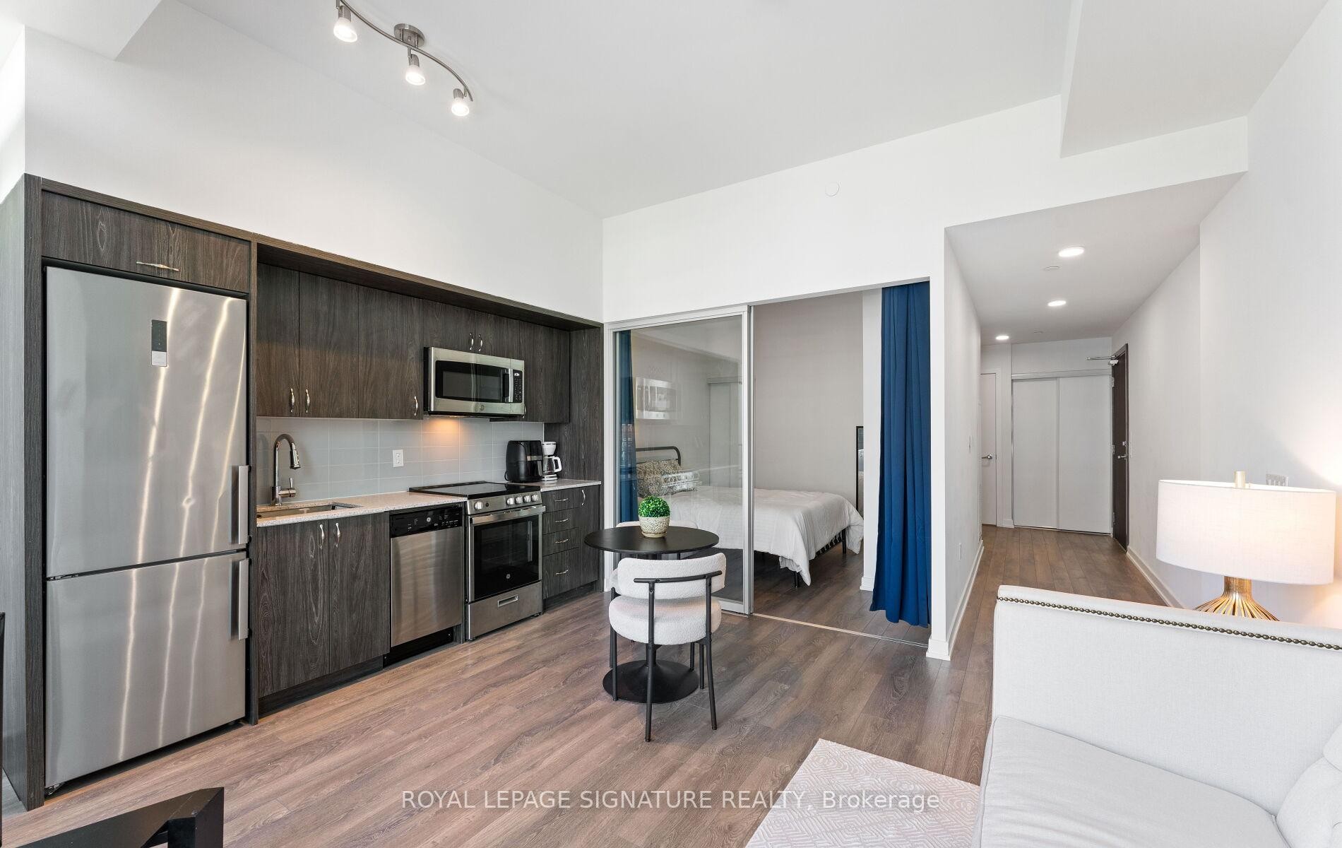 408-1 Cardiff Road, Toronto, ON - Indoor Photo Showing Kitchen