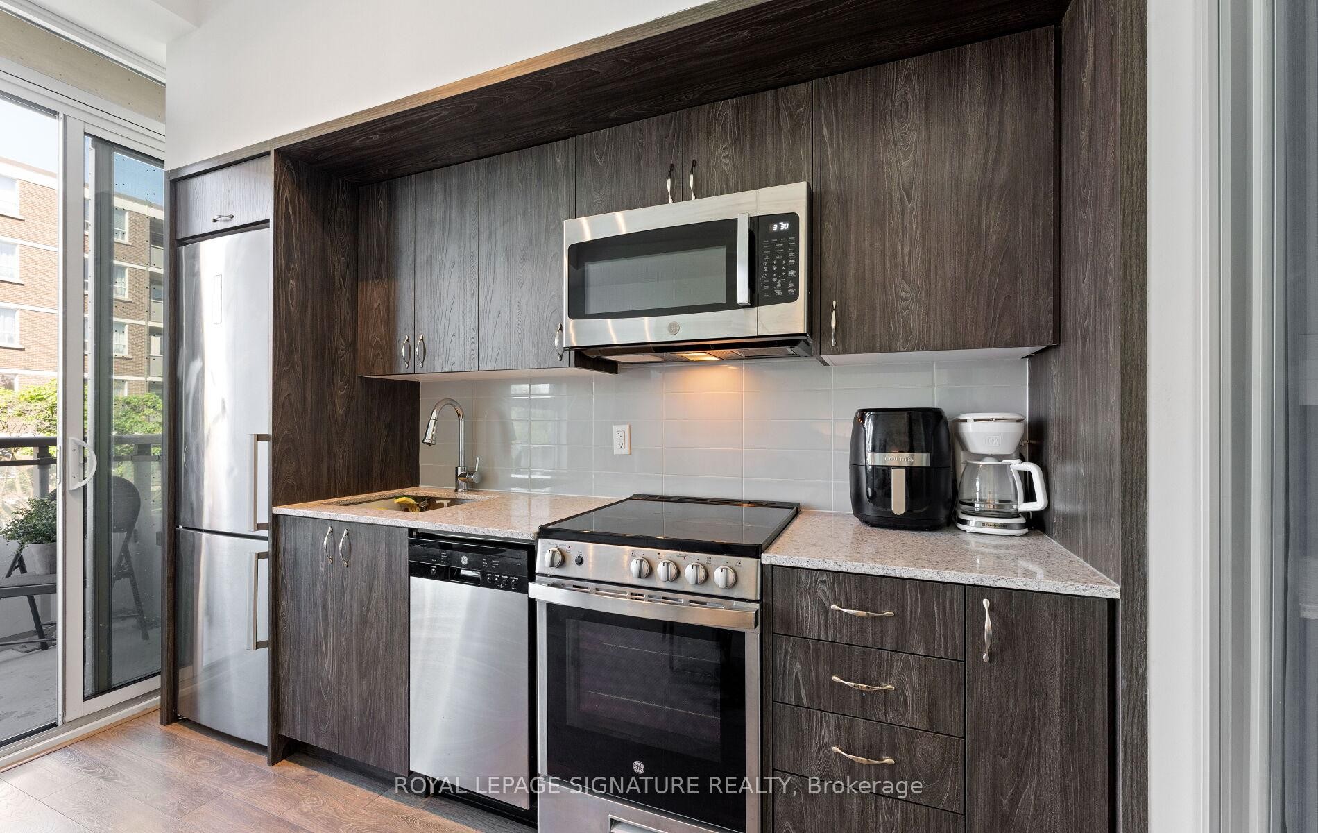 408-1 Cardiff Road, Toronto, ON - Indoor Photo Showing Kitchen