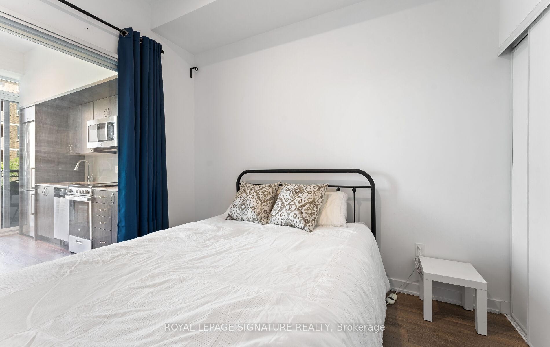 408-1 Cardiff Road, Toronto, ON - Indoor Photo Showing Bedroom