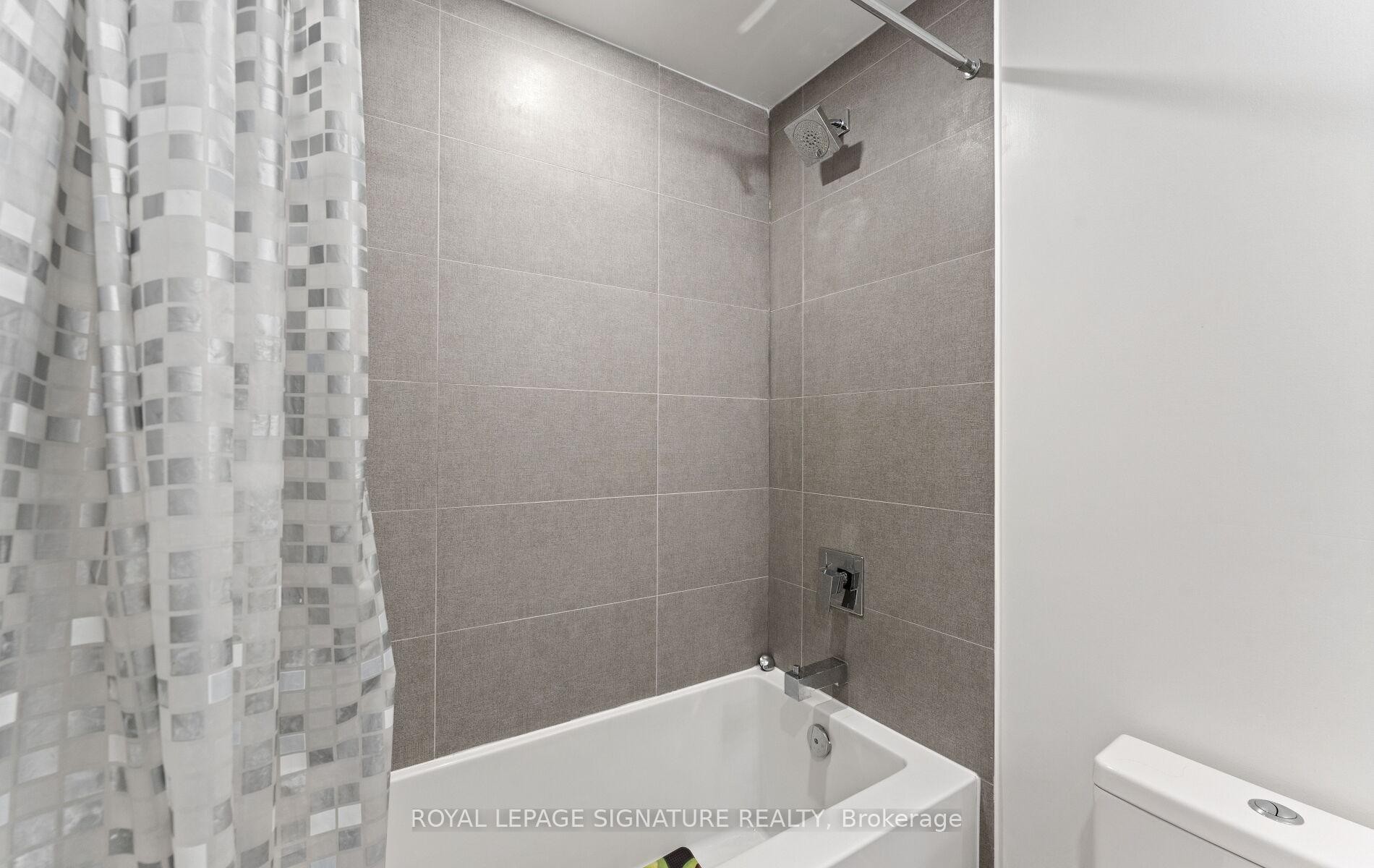 408-1 Cardiff Road, Toronto, ON - Indoor Photo Showing Bathroom