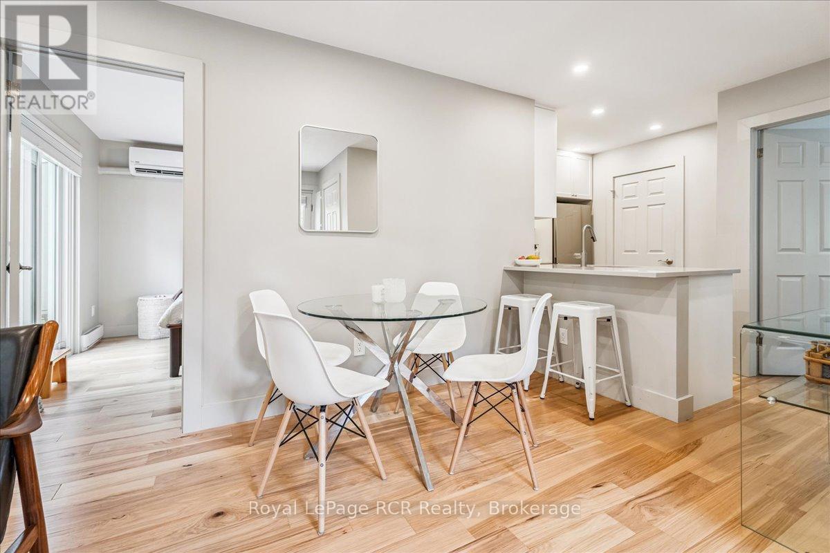 17 - 15 Dawson Drive, Collingwood, ON - Indoor Photo Showing Dining Room