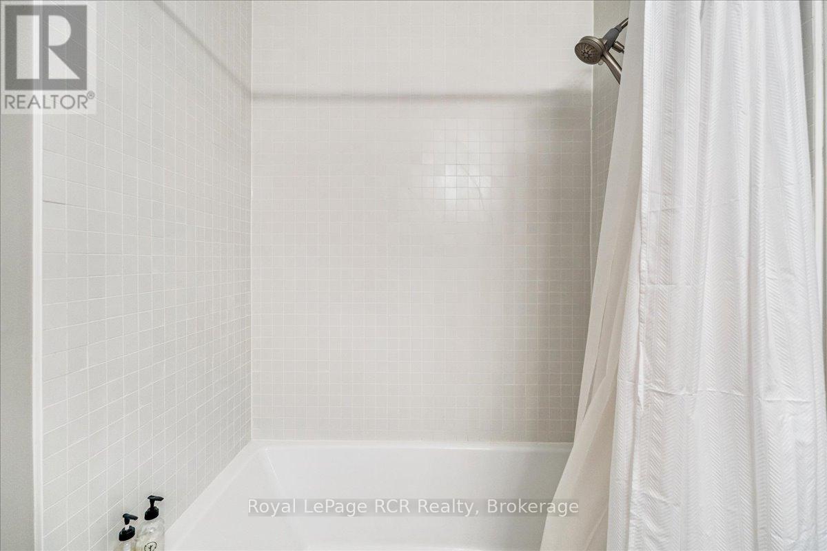 17 - 15 Dawson Drive, Collingwood, ON - Indoor Photo Showing Bathroom