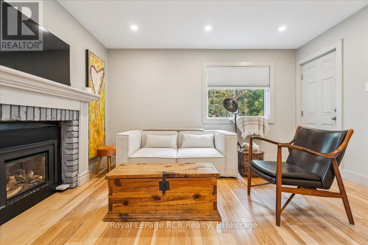 17 - 15 Dawson Drive, Collingwood, ON - Indoor Photo Showing Living Room With Fireplace