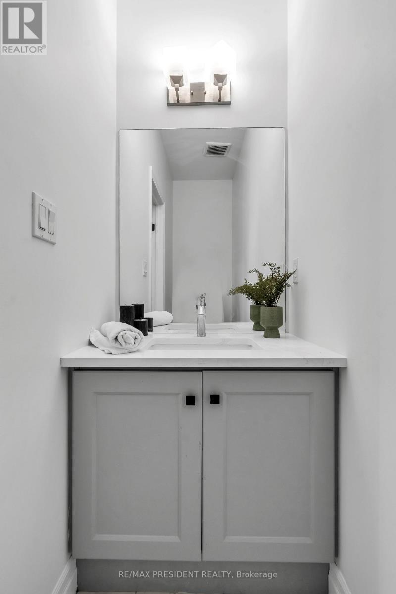 Powder Room - Main Floor - 133 Marconi Court, London East, ON - Indoor Photo Showing Bathroom