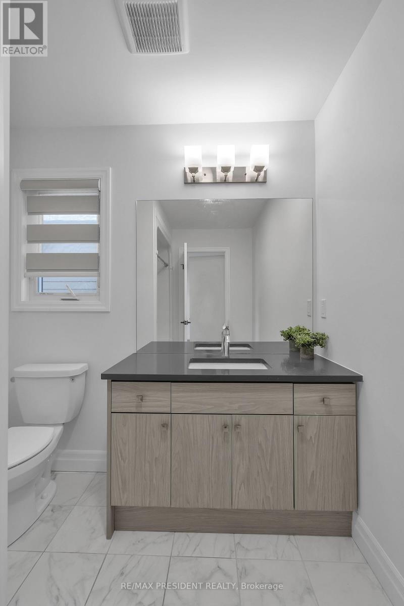 Primary Ensuite - 133 Marconi Court, London East, ON - Indoor Photo Showing Bathroom