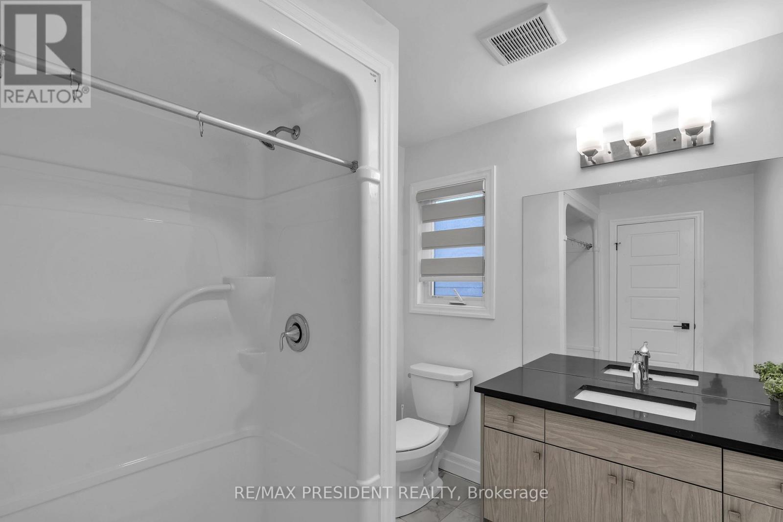 Primary Ensuite - 133 Marconi Court, London East, ON - Indoor Photo Showing Bathroom