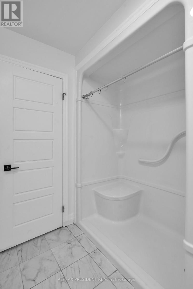 Primary - Ensuite - 133 Marconi Court, London East, ON - Indoor Photo Showing Bathroom