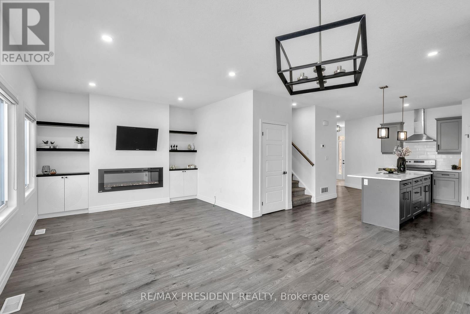 Family/Living Area - 133 Marconi Court, London East, ON - Indoor With Fireplace