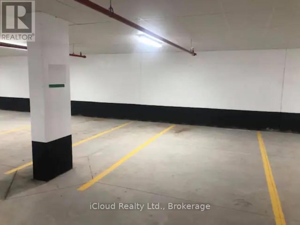 633 - 128 Grovewood Common, Oakville, ON - Indoor Photo Showing Garage