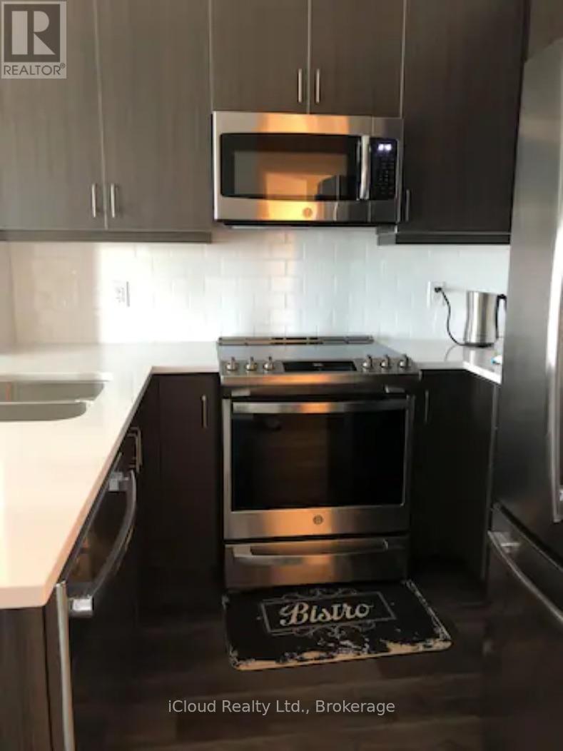 633 - 128 Grovewood Common, Oakville, ON - Indoor Photo Showing Kitchen With Stainless Steel Kitchen