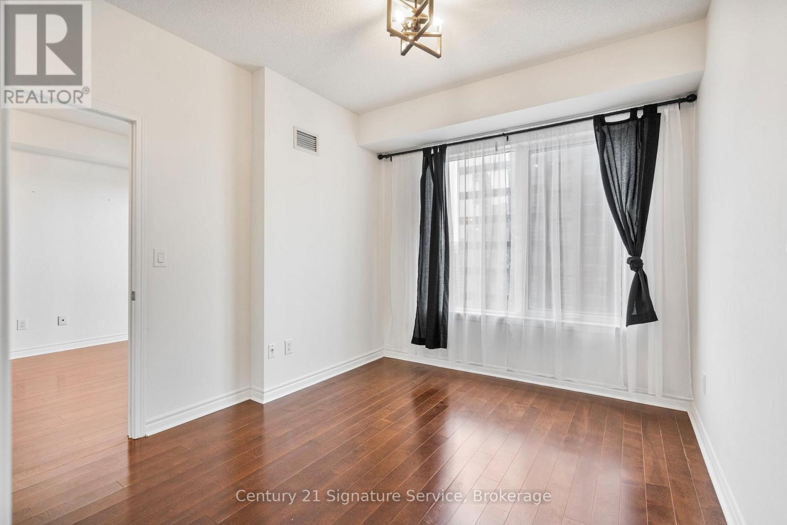 2001 - 385 Prince Of Wales Drive, Mississauga, ON - Indoor Photo Showing Other Room