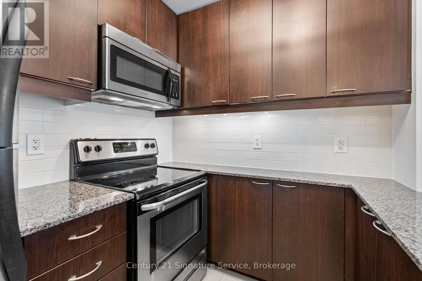 2001 - 385 Prince Of Wales Drive, Mississauga, ON - Indoor Photo Showing Kitchen With Upgraded Kitchen