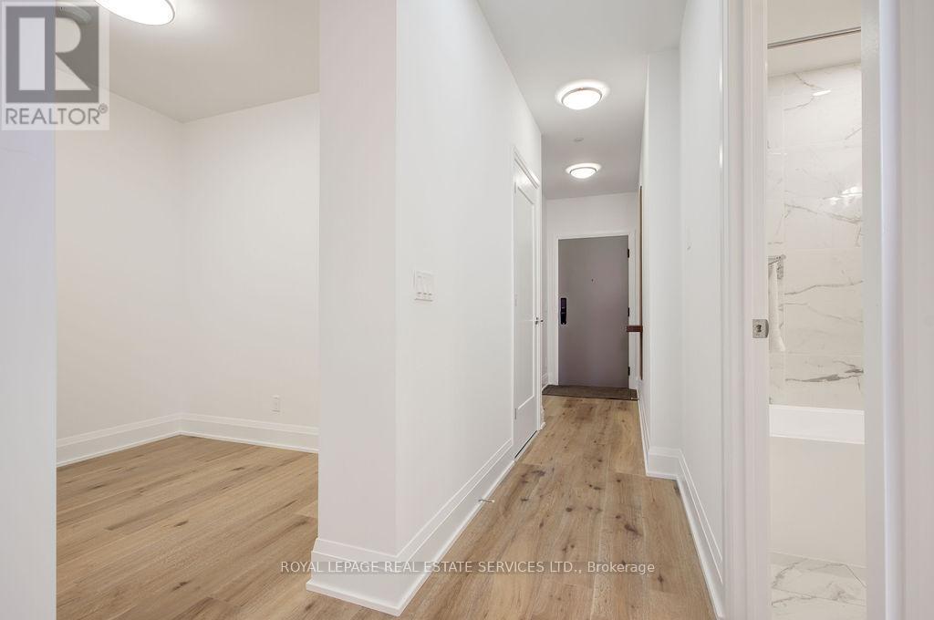 2009 - 3079 Trafalgar Road, Oakville, ON - Indoor Photo Showing Other Room