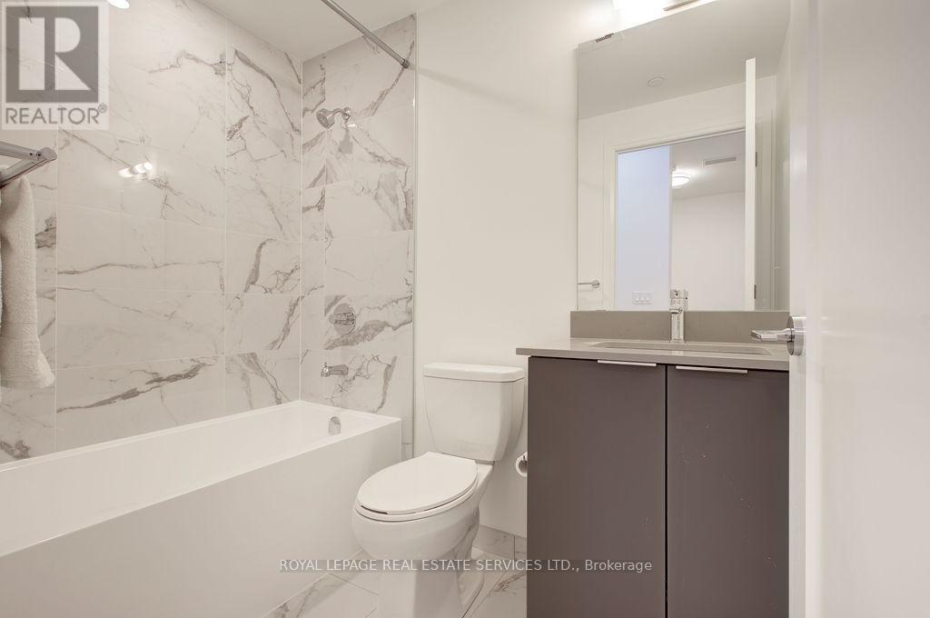 2009 - 3079 Trafalgar Road, Oakville, ON - Indoor Photo Showing Bathroom