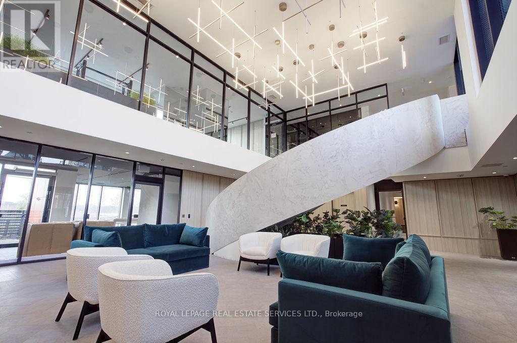 2009 - 3079 Trafalgar Road, Oakville, ON - Indoor