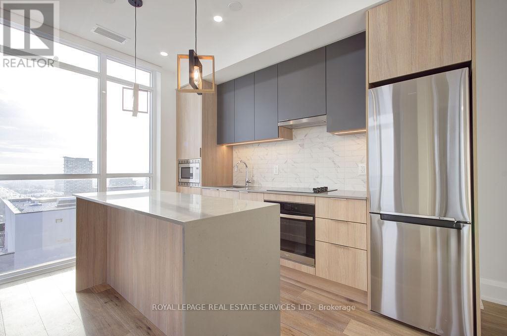 2009 - 3079 Trafalgar Road, Oakville, ON - Indoor Photo Showing Kitchen With Upgraded Kitchen
