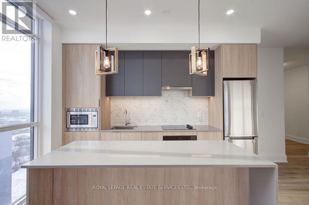 2009 - 3079 Trafalgar Road, Oakville, ON - Indoor Photo Showing Kitchen With Upgraded Kitchen