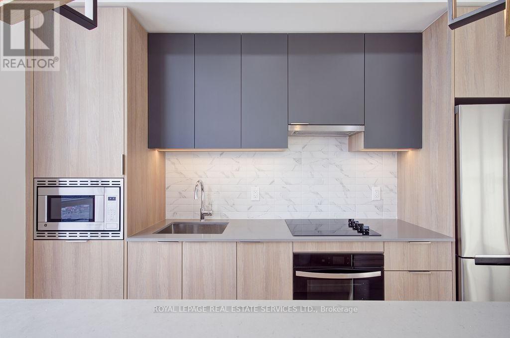 2009 - 3079 Trafalgar Road, Oakville, ON - Indoor Photo Showing Kitchen