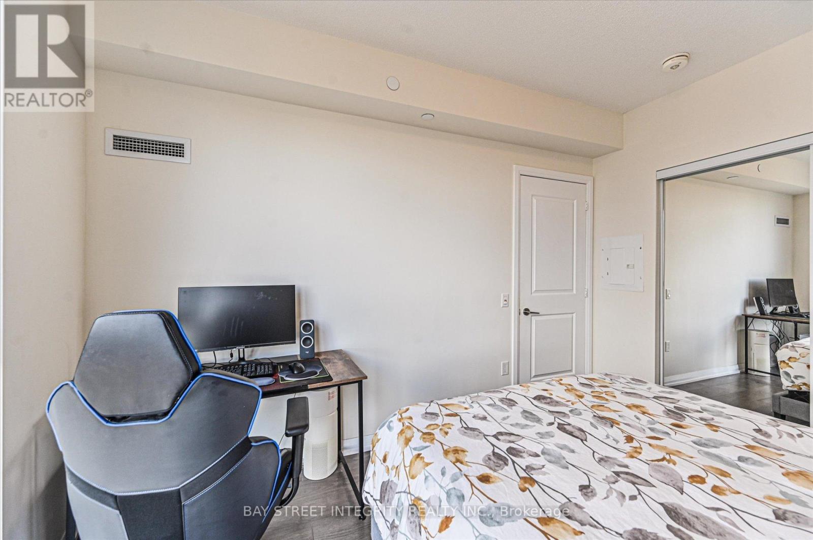 2719 - 35 Watergarden Drive, Mississauga, ON - Indoor Photo Showing Bedroom