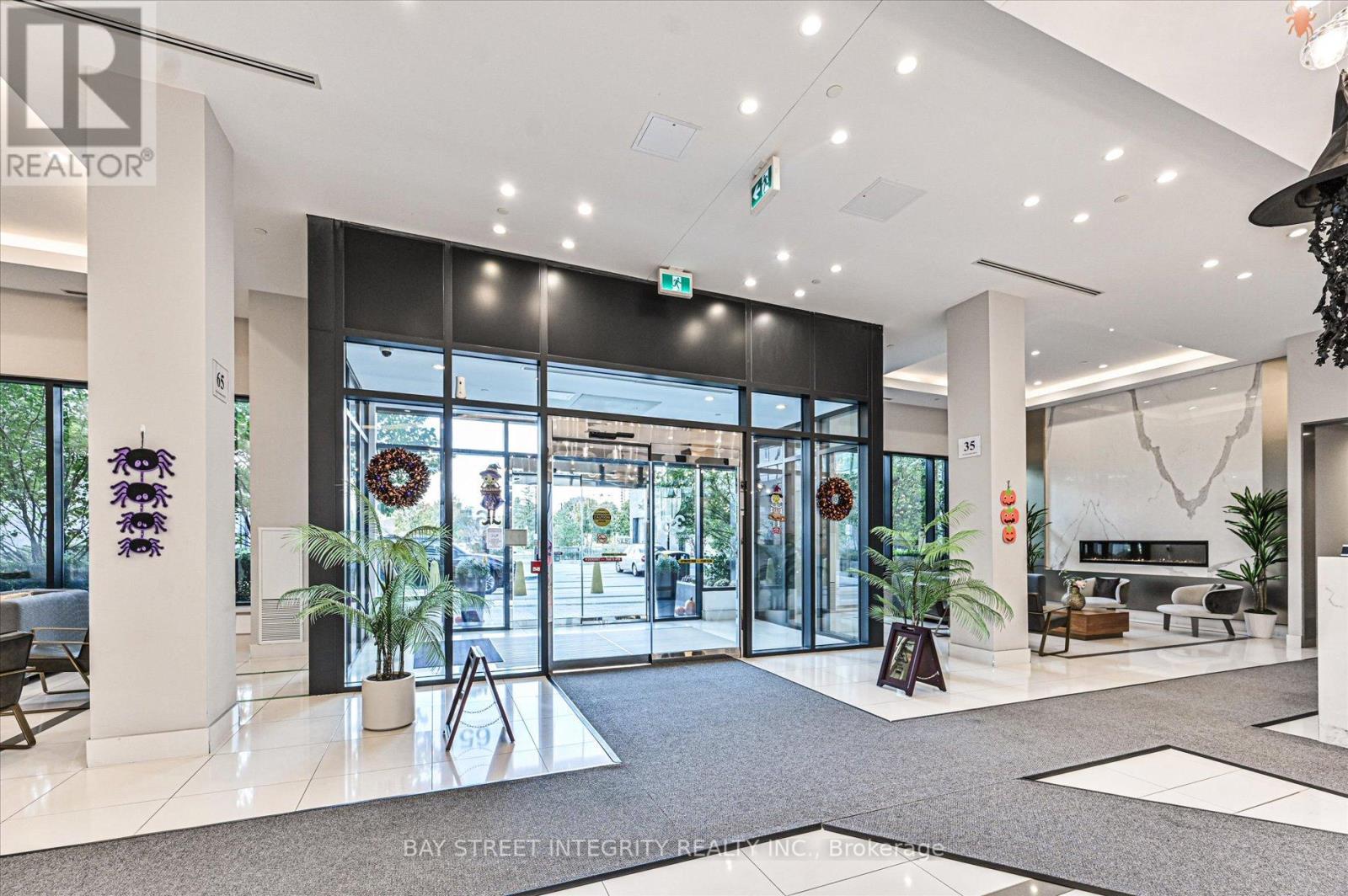 2719 - 35 Watergarden Drive, Mississauga, ON - Indoor Photo Showing Other Room