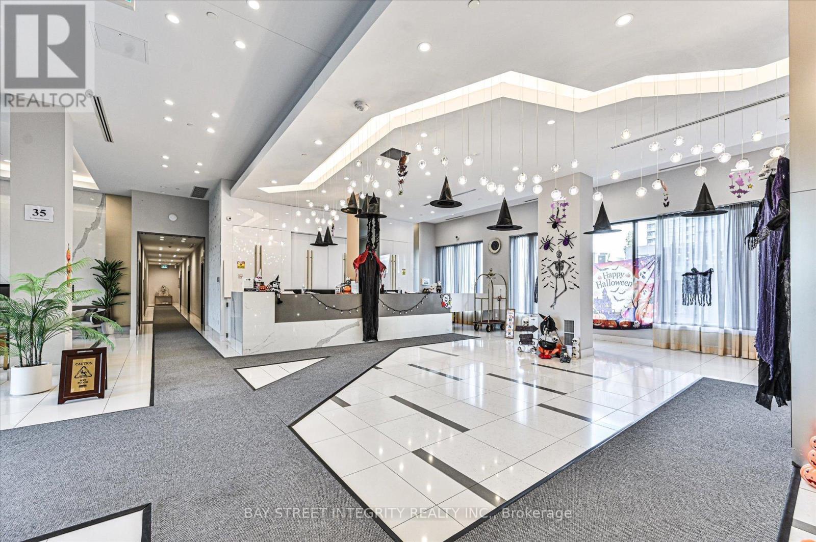 2719 - 35 Watergarden Drive, Mississauga, ON - Indoor Photo Showing Other Room