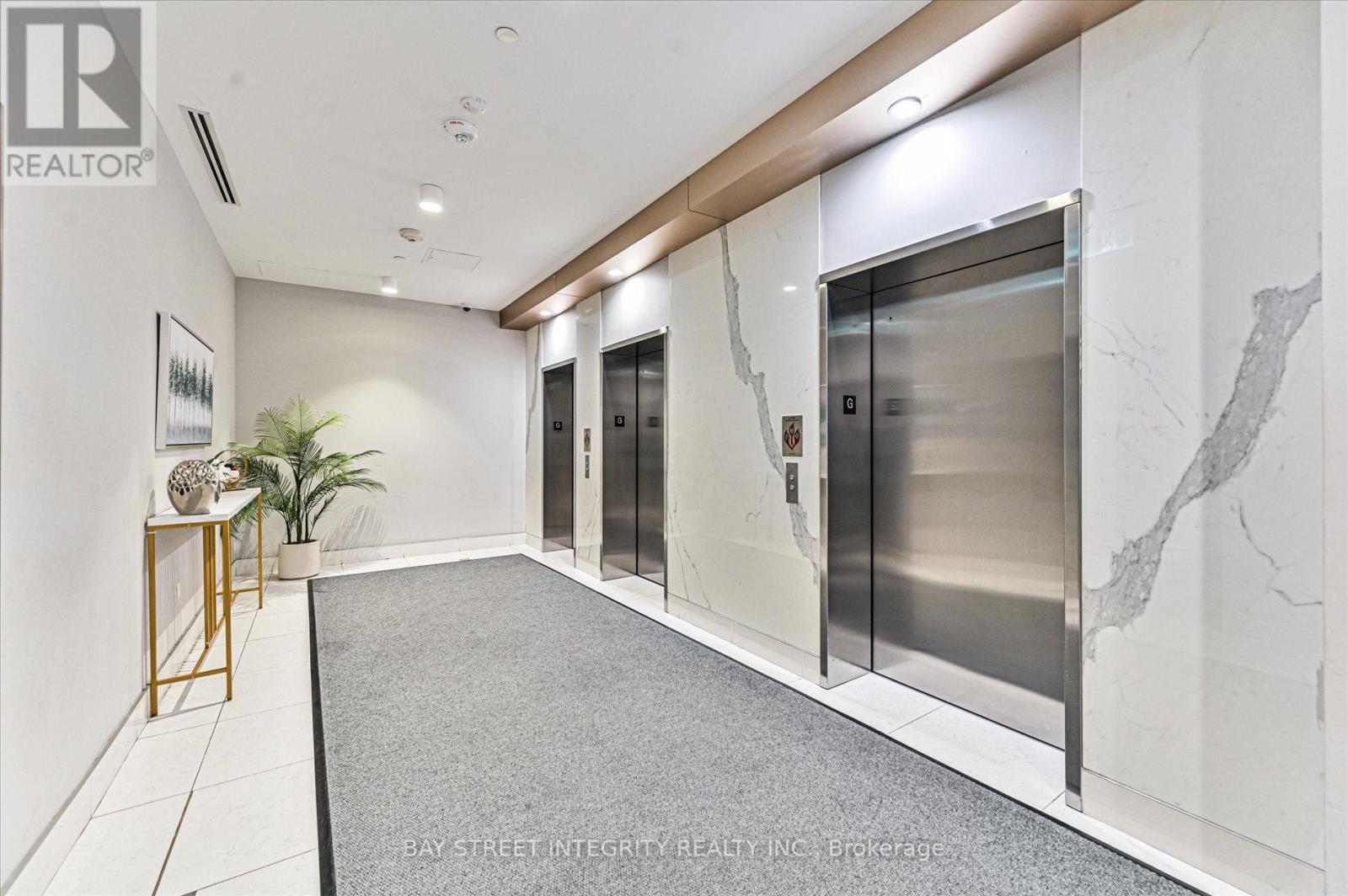 2719 - 35 Watergarden Drive, Mississauga, ON - Indoor Photo Showing Other Room