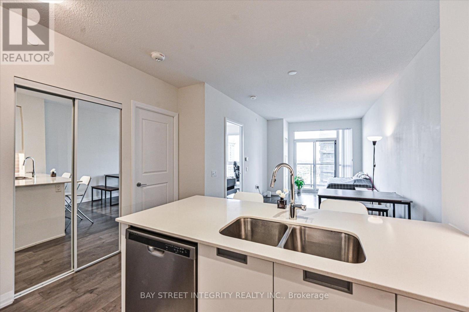 2719 - 35 Watergarden Drive, Mississauga, ON - Indoor Photo Showing Kitchen With Double Sink
