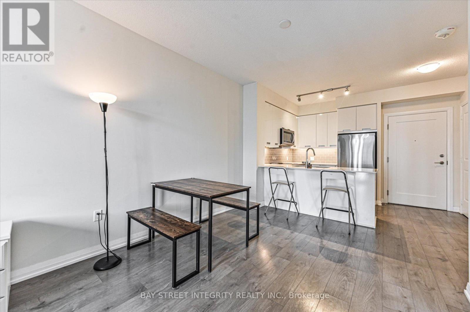 2719 - 35 Watergarden Drive, Mississauga, ON - Indoor Photo Showing Kitchen