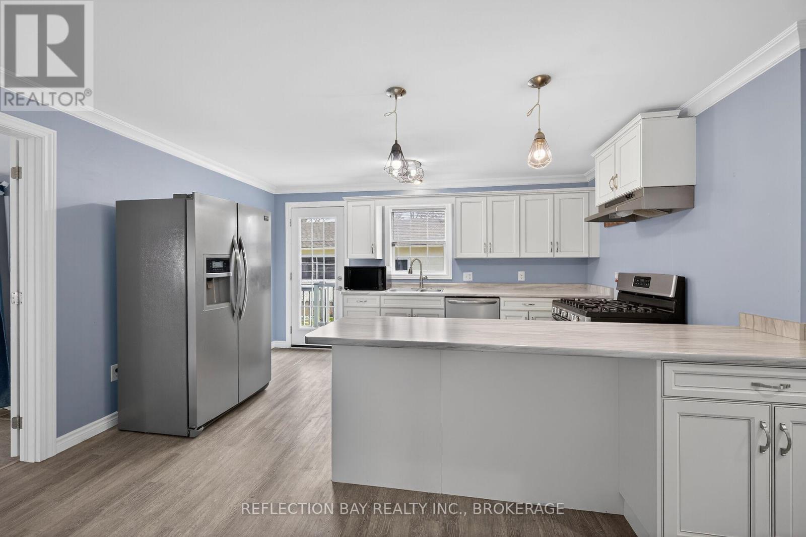 3794 Mathewson Avenue, Fort Erie (Crystal Beach), ON - Indoor Photo Showing Kitchen