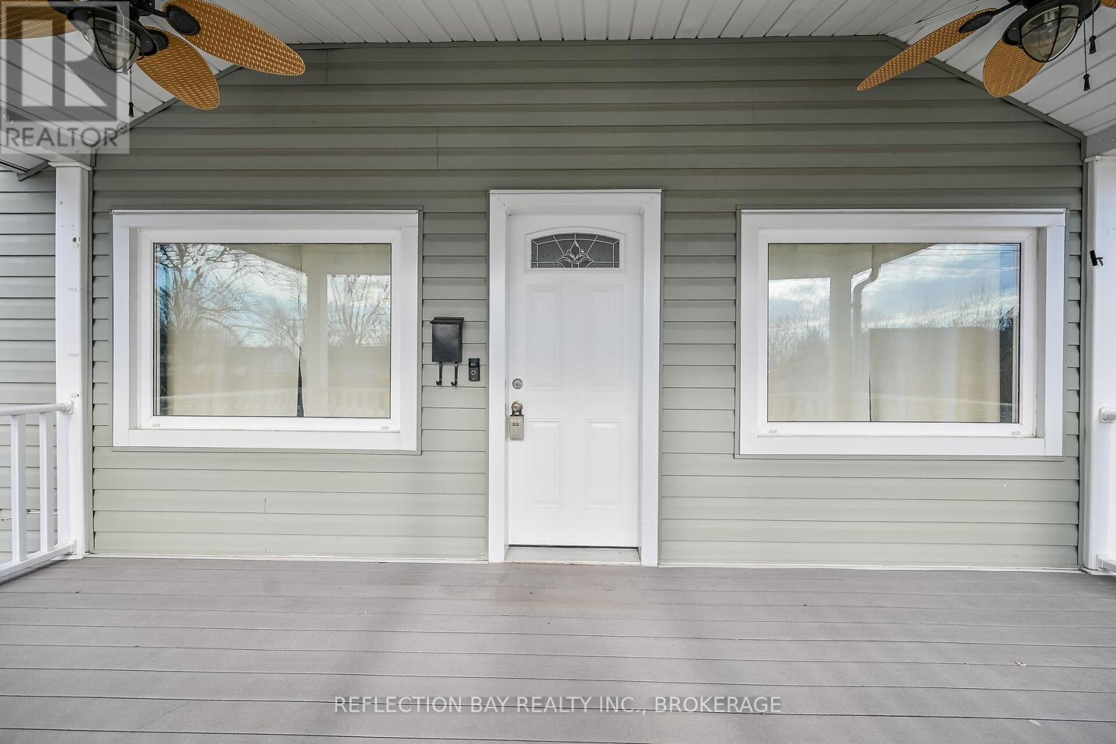 Spacious covered front porch with ceiling fans - 3794 Mathewson Avenue, Fort Erie (Crystal Beach), ON - Outdoor With Exterior