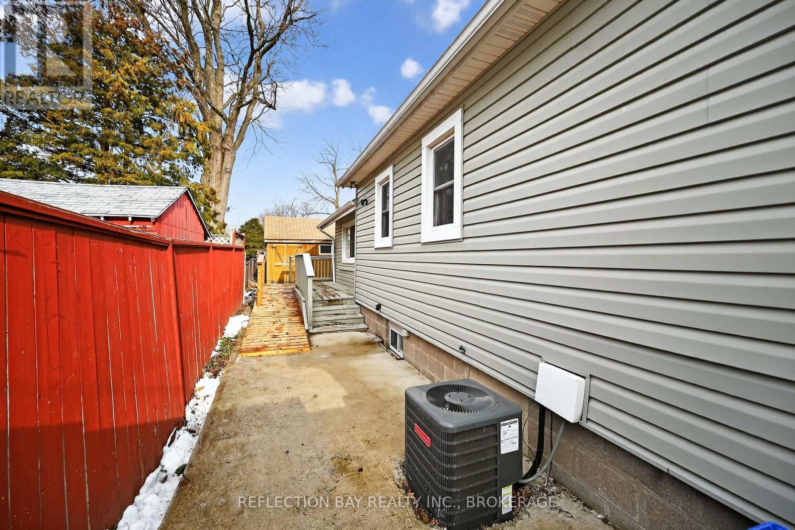 Side deck with wheelchair access - 3794 Mathewson Avenue, Fort Erie (Crystal Beach), ON - Outdoor