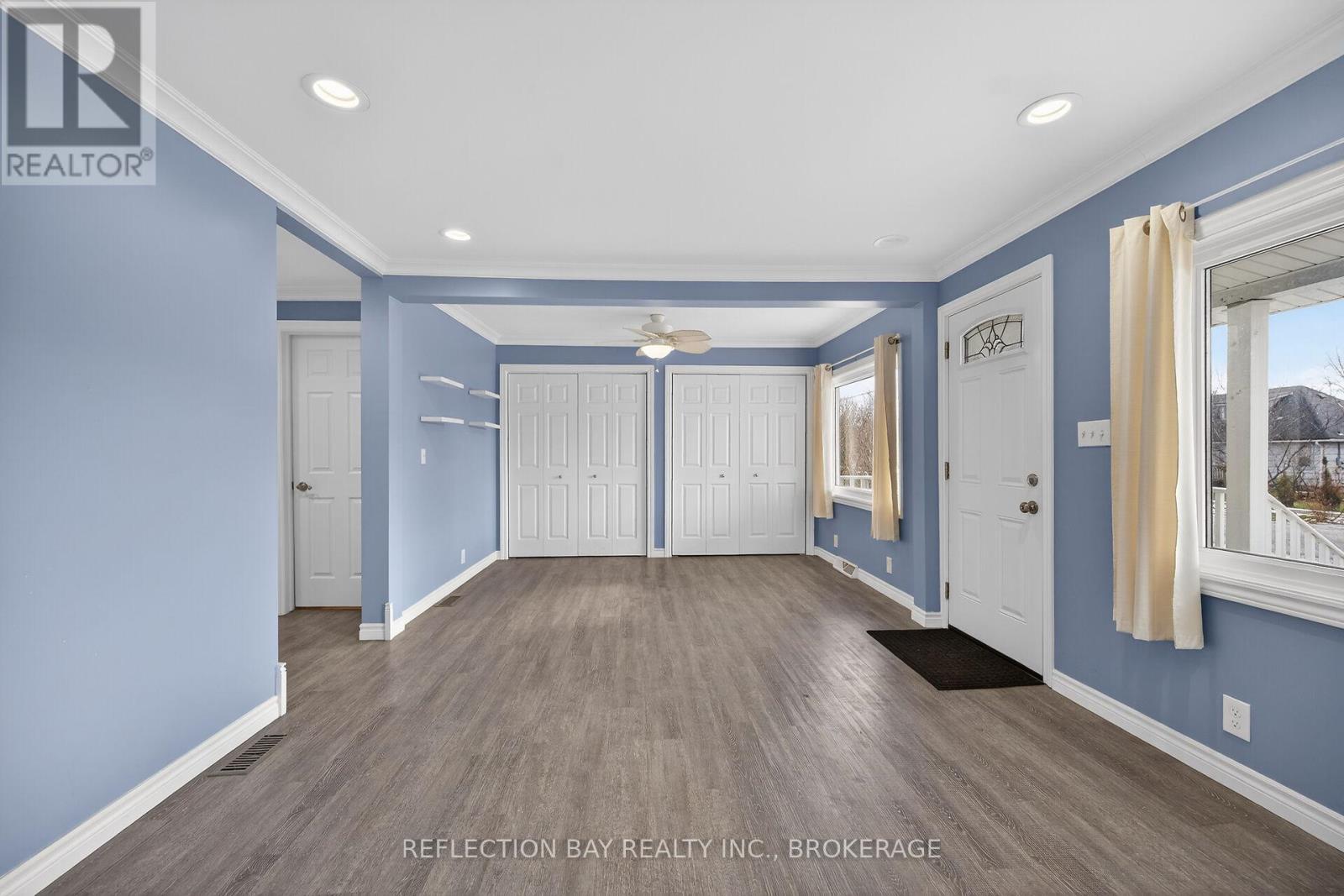 Double closets for storage - 3794 Mathewson Avenue, Fort Erie (Crystal Beach), ON - Indoor Photo Showing Other Room