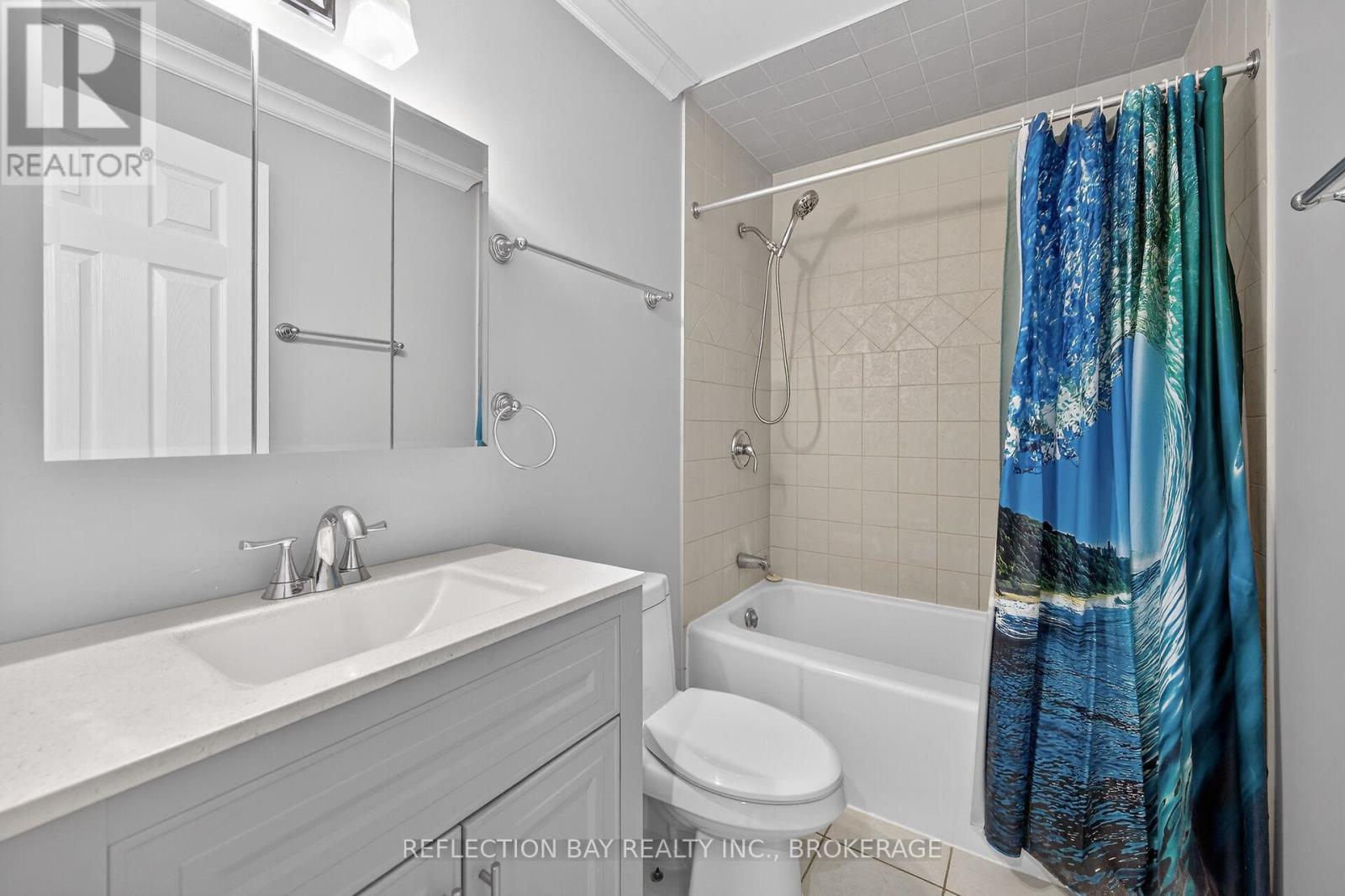 Updated 4 Piece Bathroom - 3794 Mathewson Avenue, Fort Erie (Crystal Beach), ON - Indoor Photo Showing Bathroom