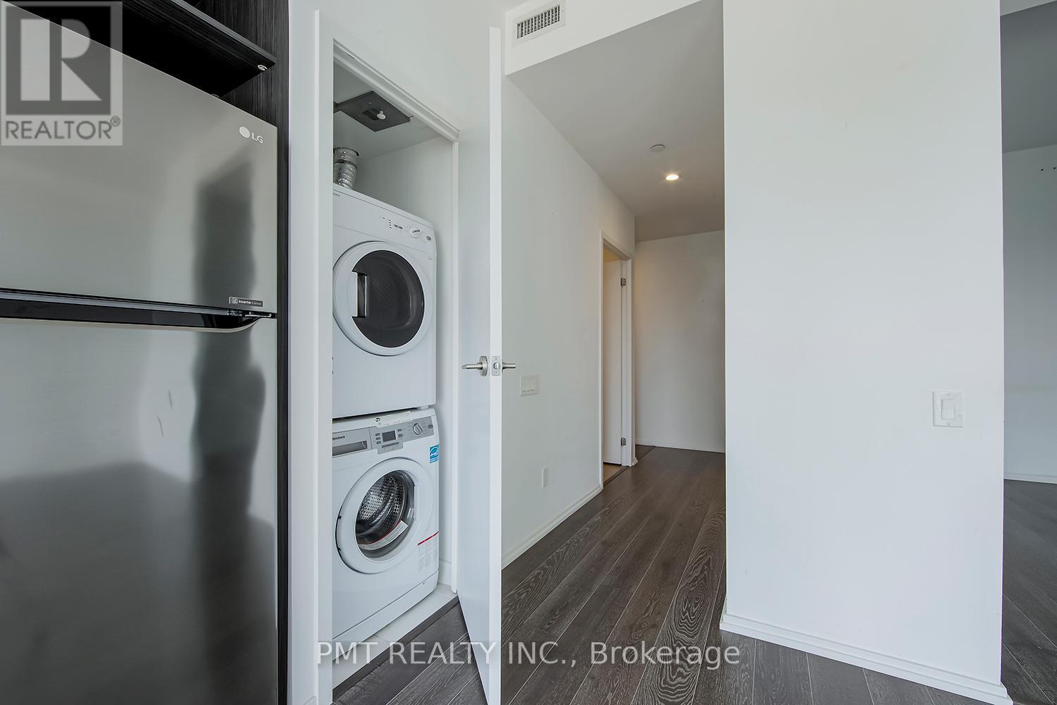 2001 - 68 Shuter Street, Toronto, ON - Indoor Photo Showing Laundry Room