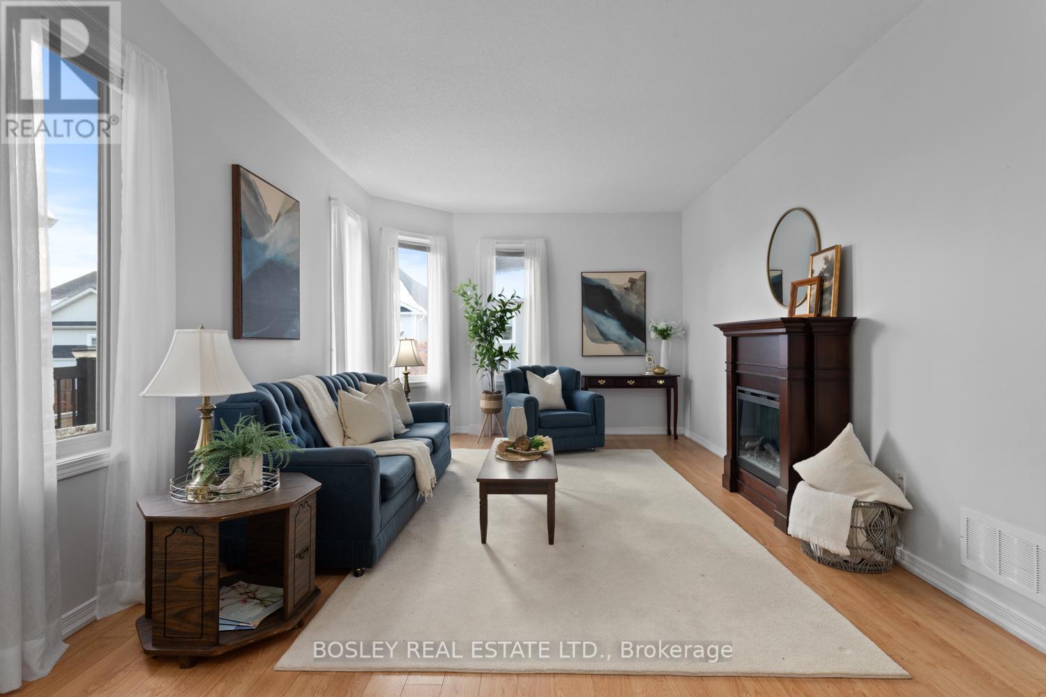 673 Prince Of Wales Drive, Cobourg, ON - Indoor Photo Showing Living Room