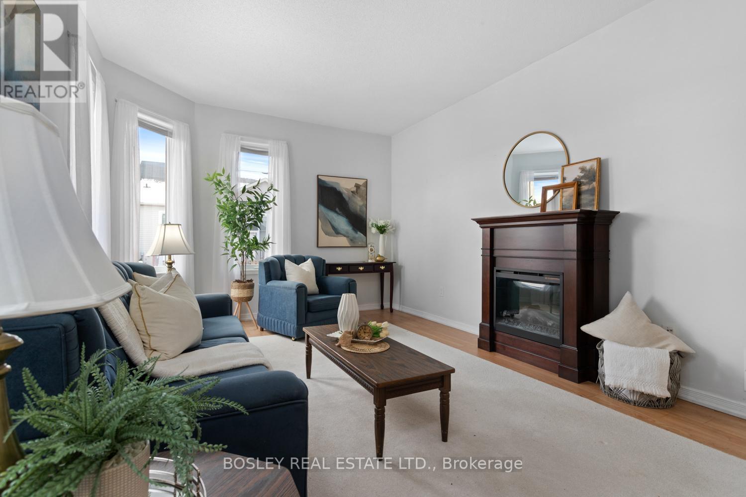 673 Prince Of Wales Drive, Cobourg, ON - Indoor Photo Showing Living Room With Fireplace