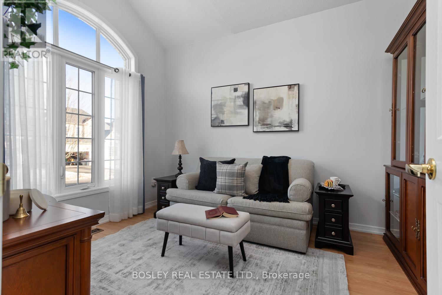 673 Prince Of Wales Drive, Cobourg, ON - Indoor Photo Showing Living Room