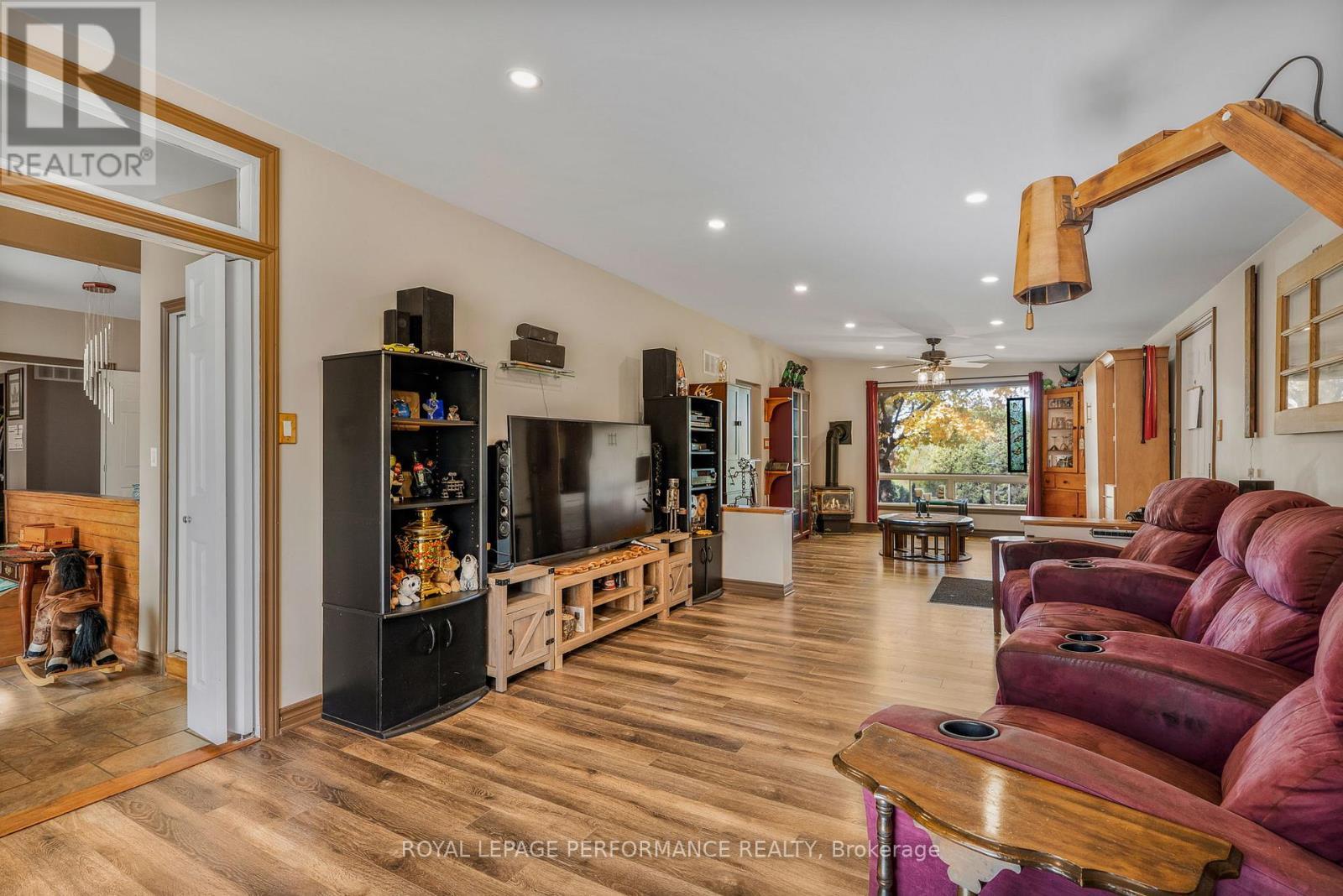 4866 County Road 17 Road, Alfred And Plantagenet, ON - Indoor Photo Showing Living Room