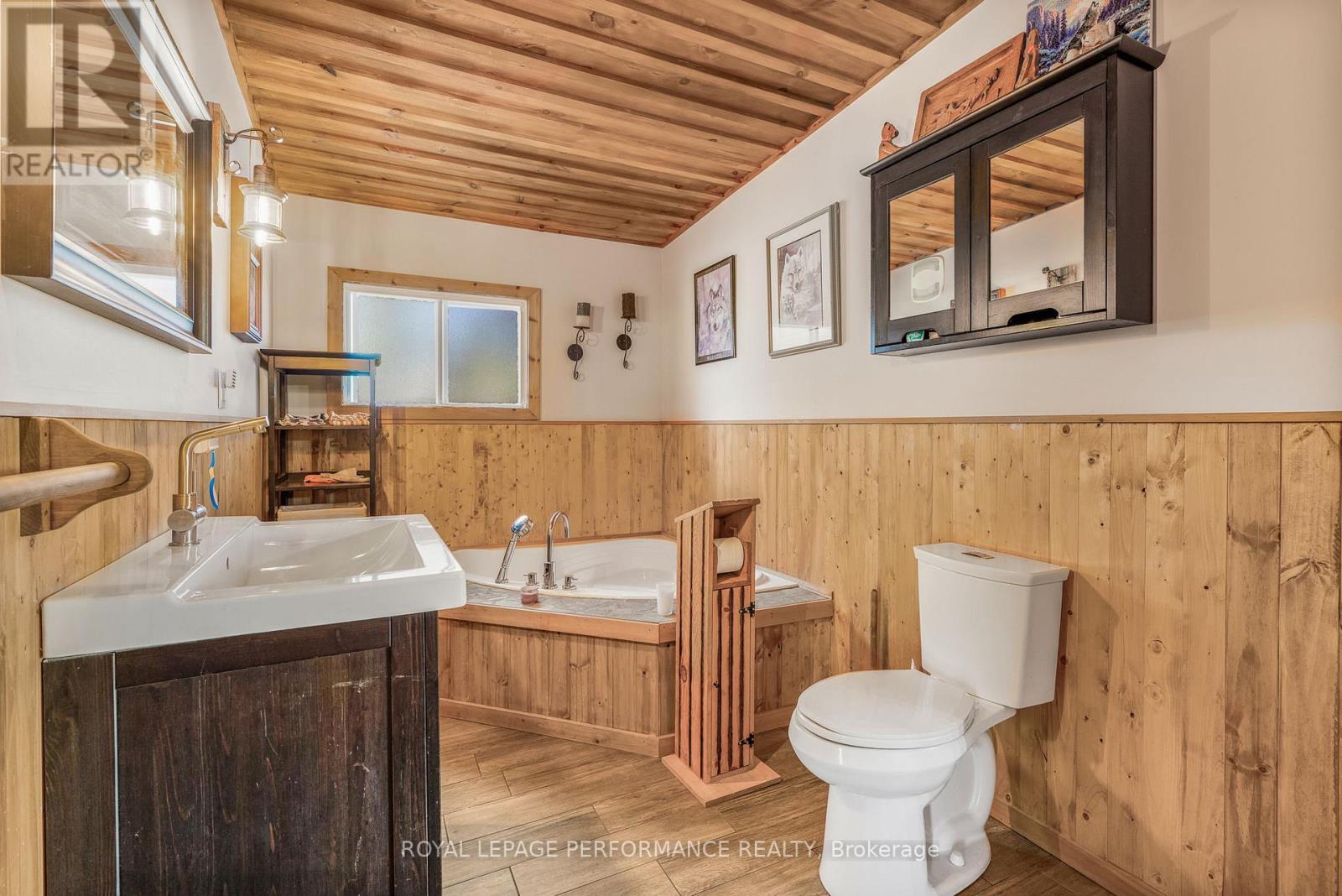 4866 County Road 17 Road, Alfred And Plantagenet, ON - Indoor Photo Showing Bathroom