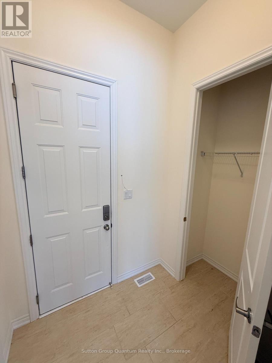 174 Rosanne Circle, Wasaga Beach, ON - Indoor Photo Showing Other Room