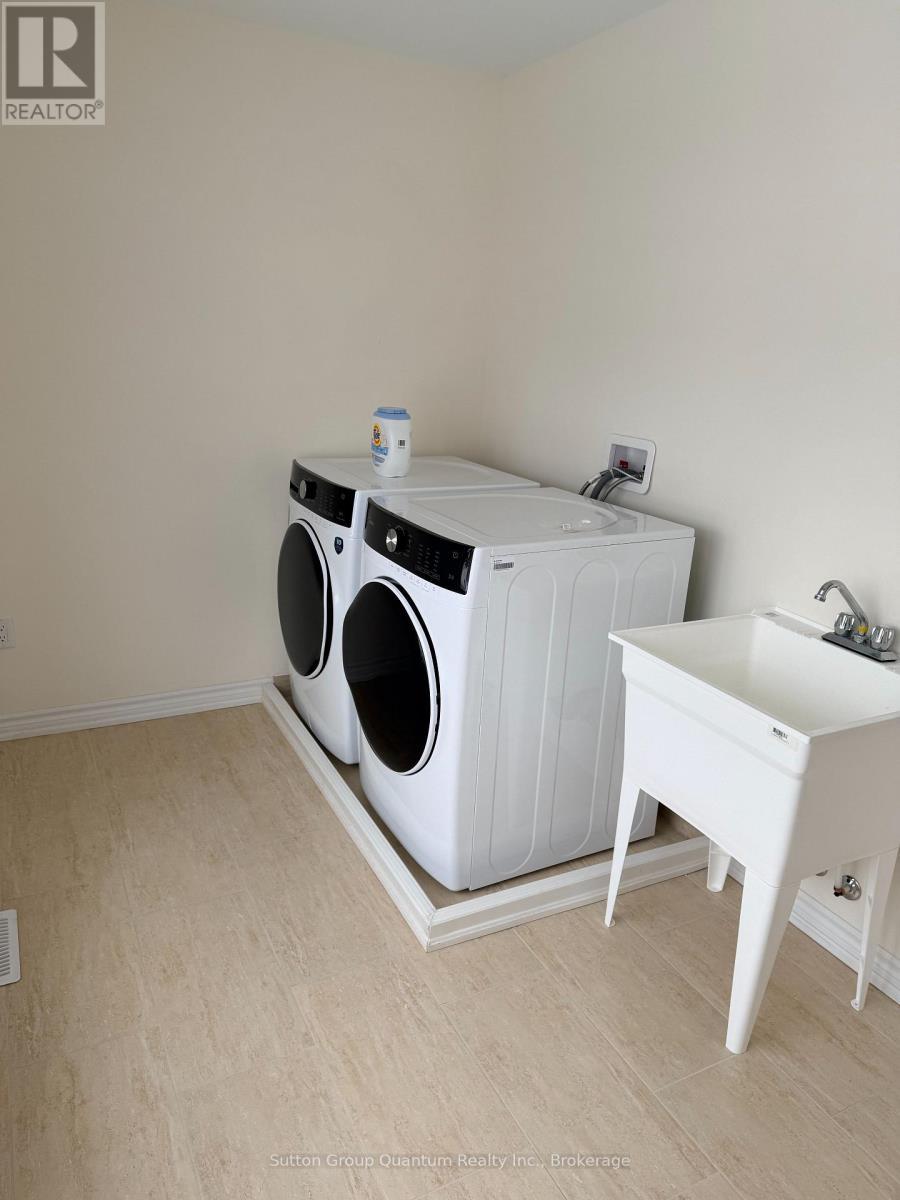 174 Rosanne Circle, Wasaga Beach, ON - Indoor Photo Showing Laundry Room