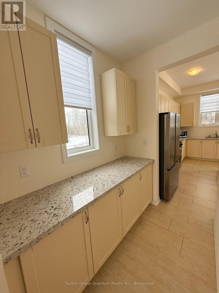 174 Rosanne Circle, Wasaga Beach, ON - Indoor Photo Showing Kitchen