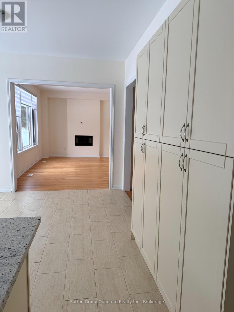 174 Rosanne Circle, Wasaga Beach, ON - Indoor Photo Showing Other Room